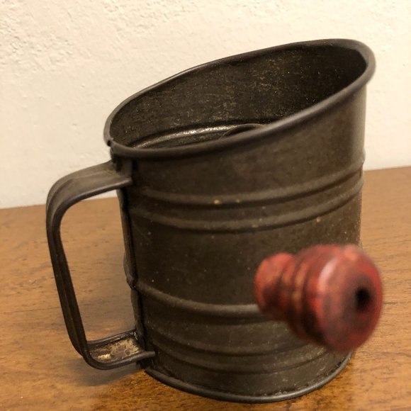 RED HANDLE WIND TINY SIFTER  PASTRY BLENDER MOULI ROTARY HARD CHEESE GRATER - Picture 14 of 14